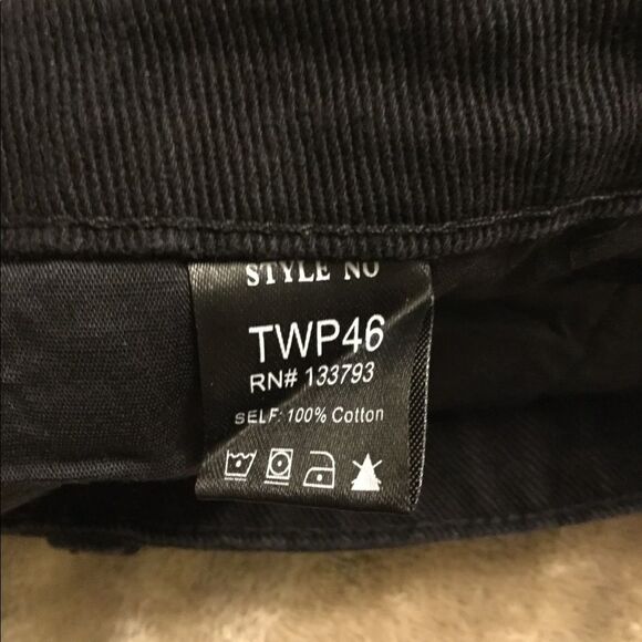 BLACK Denim Shorts With Folded Bottom Band. - Picture 11 of 12